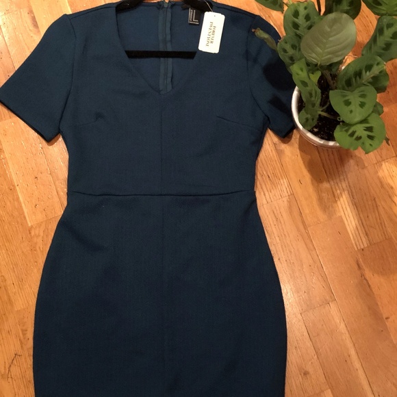 Pine Green Dress - Picture 2 of 4